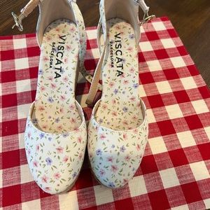 Viscata closed toe espadrilles size 39 European size 8 us